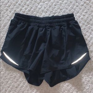 Lulu lemon Hotty Hot Short 4”